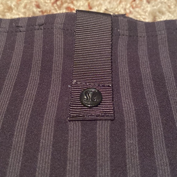 Lululemon vinyasa scarf - reversible solid black + striped - Picture 3 of 4